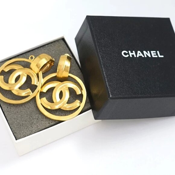 CHANEL Turnlock Turn lock Round Dangle Earrings Gold Tone 96P Auth w/Box p1127-1 - Picture 6 of 6